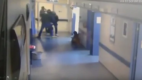 بالفيديو.. 7 مسلحين يقومون بخطف مريض وقتله والتمثيل به في المكسيك