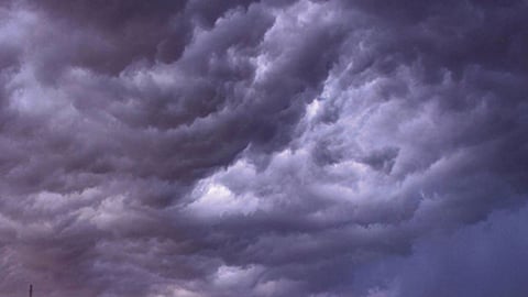 الأرصاد: أمطار غزيرة وسيول على عسير وجازان