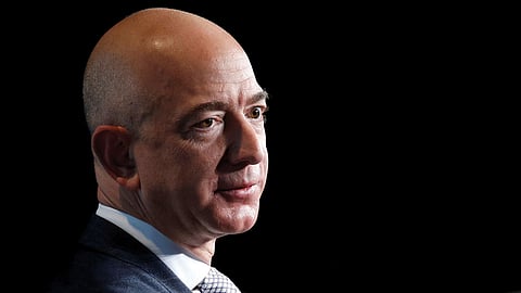 محتجون بالعشرات أمام منزل مؤسس «أمازون» بسبب تدني أجورهم