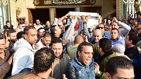 بالصور.. نجوم الفن يودعون شعبان عبدالرحيم إلى مثواه الأخير
