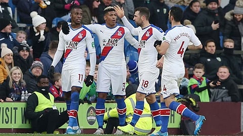 كريستال بالاس بـ 10 لاعبين يصعد للمركز الخامس بالدوري الإنجليزي