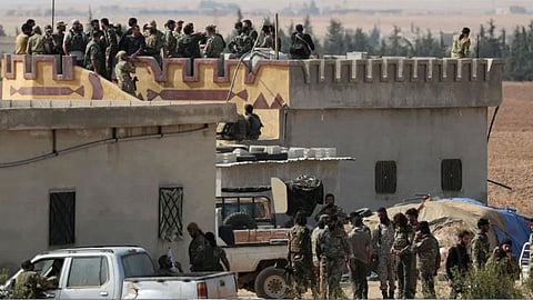 قوات موالية لأردوغان تهدم منازل الأكراد في «تل أبيض» السورية