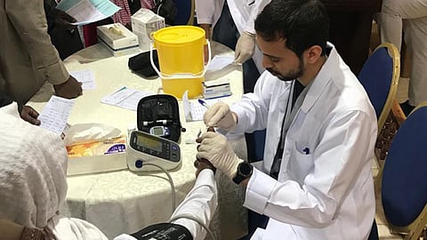 صحيون يواصلون العمل بالإجازة في حملة «تطوعي صحة» بالطائف