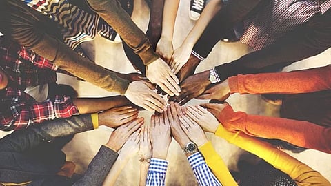 5000 متطوع ينظمون مسيرة بتبوك لإيصال رسالة بشأن التطوع في يومه العالمي