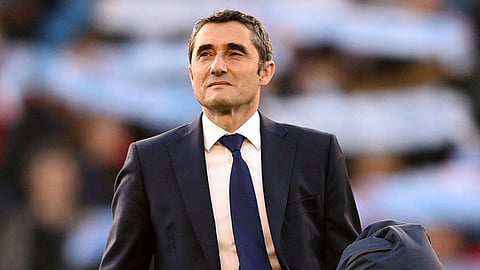 إرنستو فالفيردي يوضِّح أسباب التناغم بين ثلاثي هجوم برشلونة