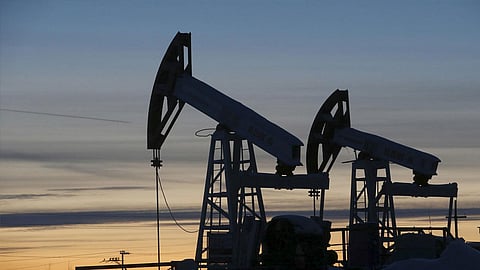 بيانات صينية سلبية تهبط بأسعار النفط