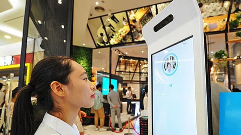 اليابان تبدأ تجربة دخول المترو بتقنية التعرف على الوجه بدلًا من التذكرة