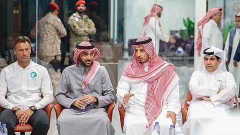 صور.. رئيس هيئة الرياضة يستقبل «الأخضر» بعد عودته من الدوحة