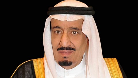 خادم الحرمين يقيم مأدبة غداء لقادة ورؤساء وفود «القمة الخليجية»