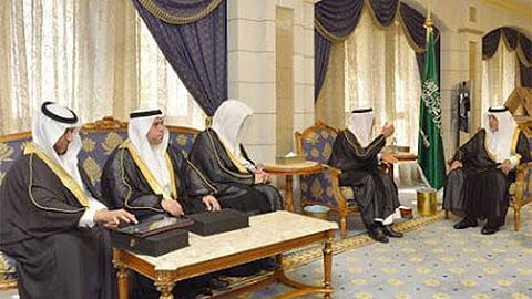 أمير مكة يدشن أول موسوعة إلكترونية للشعر العربي