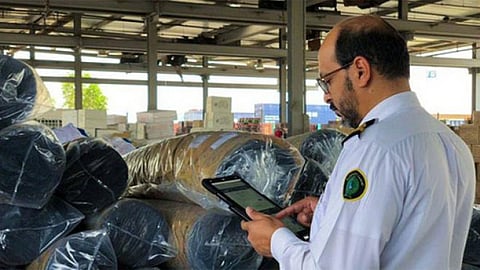 الجمارك تمنح رخصة مزاولة التخليص الجمركي لوسيط شحن عالمي