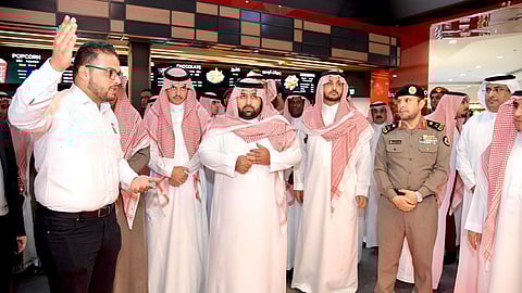 بالصور.. نائب أمير جازان يدشِّن أول دار للسينما بالمنطقة الجنوبية