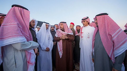 بالصور.. أمير القصيم يتفقَّد موقع مشروع نادي الطيران السعودي بمحافظة الرس