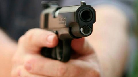 موظف يطلق النار على زميله في محافظة بيشة