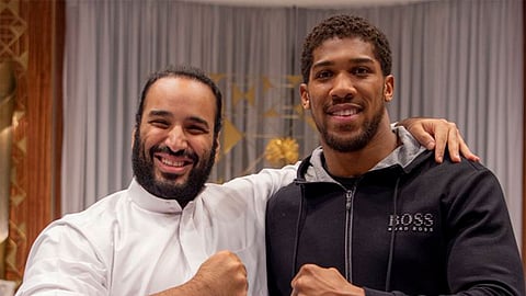 ولي العهد يستقبل آنتوني جوشوا