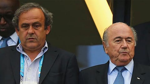لجنة في «فيفا» توصي بمحاكمة بلاتر وبلاتيني