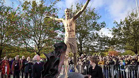 تمثال إبراهيموفيتش في مالمو يتعرض للتشويه