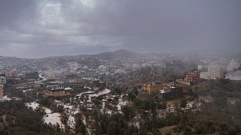 توقعات بهطول أمطار رعدية على الباحة ومحافظاتها