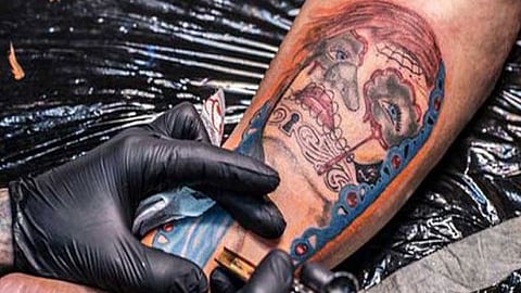 «الوشم» بديلًا للملابس السوداء في التعبير عن الحزن بألمانيا