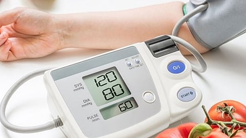 تشمل 14 صنفًا.. قائمة مشروبات وأطعمة تخفِّض ضغط الدم «طبيعيًّا»