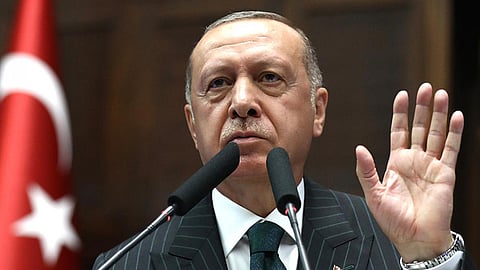 عضو بحزب داود أوغلو: لن نقف مكتوفي الأيدي أمام انتقادات العدالة والتنمية