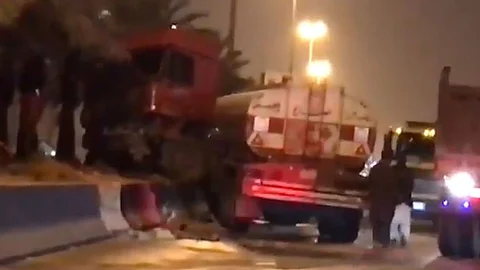 بالفيديو.. إغلاق مؤقت لدائري الرياض الشمالي بسبب حادث بين شاحنتي وقود