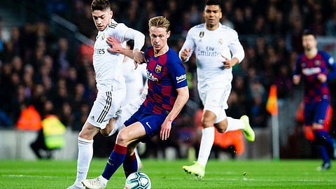 برشلونة يسعى للحفاظ على الصدارة في مواجهة آلافيس