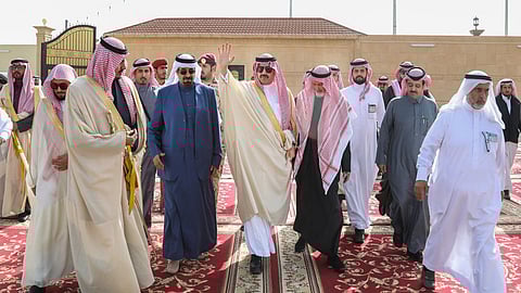 أمير عسير يتجاوب مع مطالب أهالي العرين ويوجِّه بإنشاء ملعب ونادٍ للحي