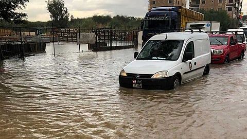 الفيضانات تضرب خطط الاحتفالات بأعياد الميلاد في بريطانيا