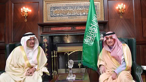 أمير  تبوك يبحث المشروعات التعليمية بالمنطقة مع الوزير آل الشيخ