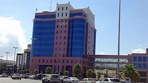 أمانة عسير تغلق 152 منشأة مخالفة خلال حملة الرقابة البلدية