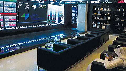 سوق الأسهم تتجاوز أعلى مستوى لها منذ أغسطس الماضي
