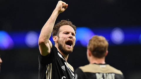 جراحة ناجحة في قلب مدافع أياكس الهولندي