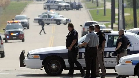 أب غاضب من قَصَّة شعر نجله يطلق النار على الحلاق