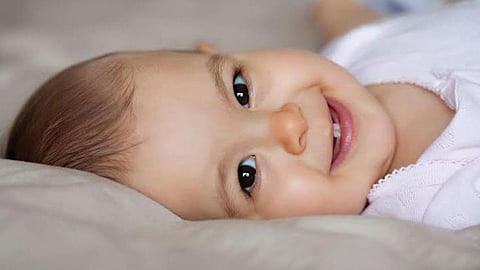 نصائح للأمهات لتفادي مشاكل التسنين لدى الأطفال