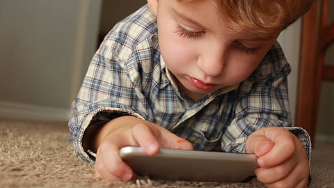 لكل أب وأم.. 10 نماذج تصنع الفرق في حياة الطفل