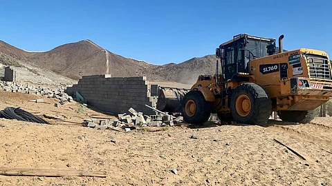 بالصور.. إزالة تعديات خلف مخطط ولي العهد في العكيشية بمكة