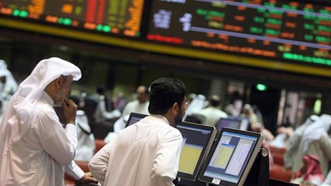 سوق الأسهم تخسر 77 نقطة بضغط من القطاعات القيادية