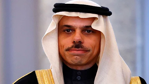 وزير الخارجية يستقبل سفير دولة الإمارات لدى المملكة