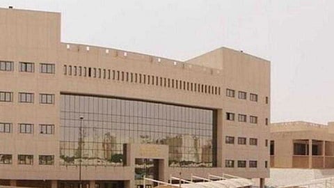 للرجال والنساء.. وظائف شاغرة في المستشفى الجامعي بالسيح