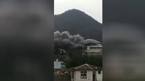 بالفيديو.. حريق ضخم يلتهم أحد الفنادق السياحية شمال إيران