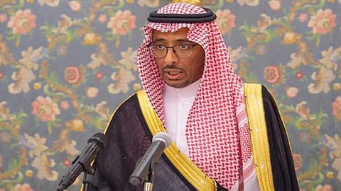 في خطوة غير مسبوقة.. وزير الصناعة يحوِّل حسابه لخدمة العملاء والرد على استفسارات الصناعيين