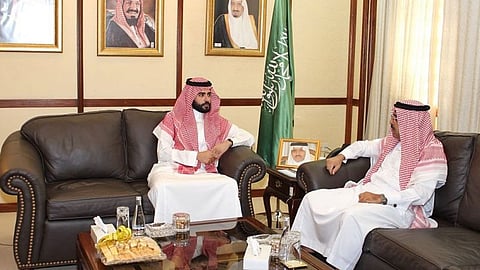 سفير المملكة في المنامة يطّلع على خطط تطوير جسر الملك فهد مع البحرين