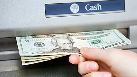 خبراء يوضحون علاقة الأوراق النقدية بالإصابة بالإنفلونزا.. وطريقة تفاديها