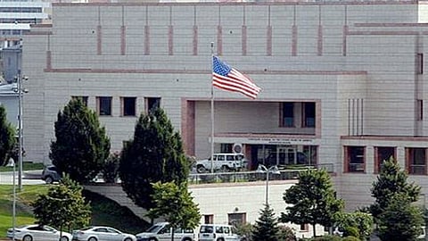 السفارة الأمريكية في بغداد تُخلي عشرات الموظفين المدنيين