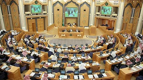 «الشورى» يطالب بوضع العقوبات على المحتوى المخالف للدين والتقاليد والفئة العمرية