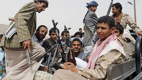 الحوثيون يعرقلون تسليم مرتّبات آلاف اليمنيين ومعاشات 40 ألف متقاعد