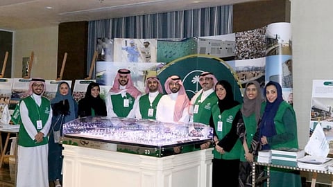 «عبدالملك» يستعرض «مشاريع سعودية» لإعمار وتنمية محافظات يمنية