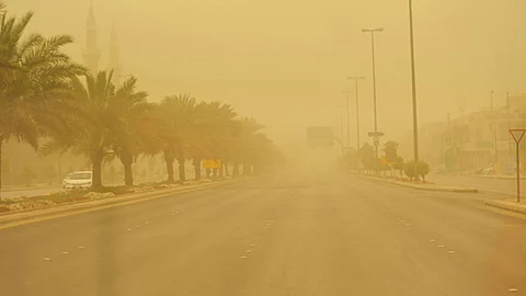 الأرصاد: رياح متربة وأمطار رعدية على 5 مناطق خلال الساعات المقبلة