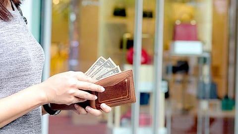 عاملة مطعم أمريكي تُفَاجَأُ بـ«بقشيش خيالي» على فاتورة بـ23 دولارًا